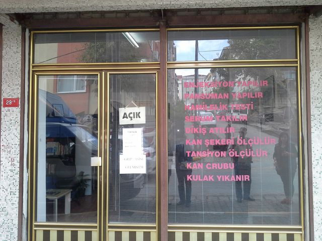Sağlık kabini girişi